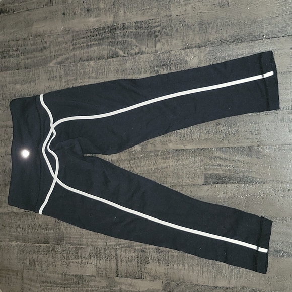Lululemon Wunder Under Crops - Picture 3 of 4